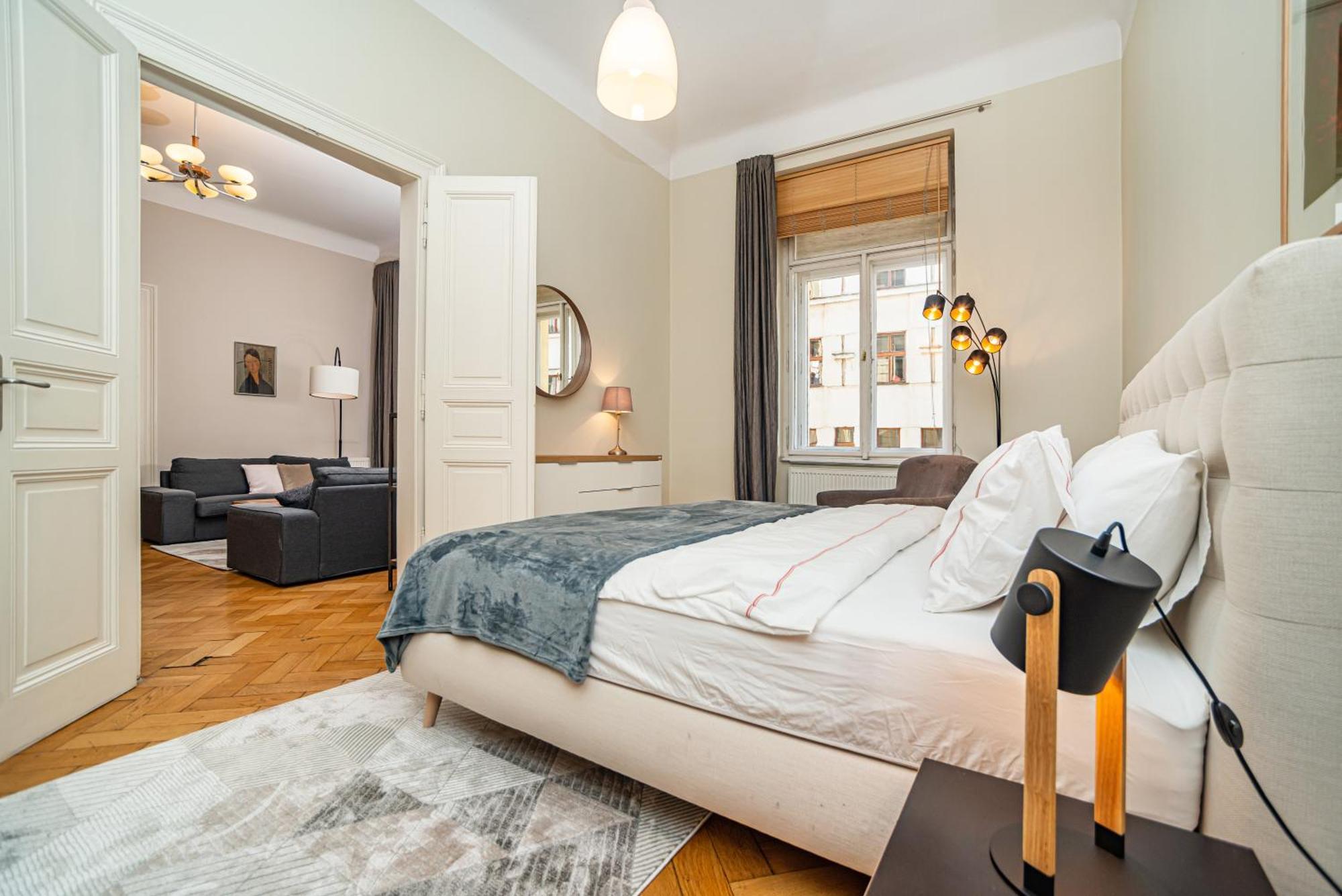 Large And Modern Apartment In The Heart Of Praag Buitenkant foto