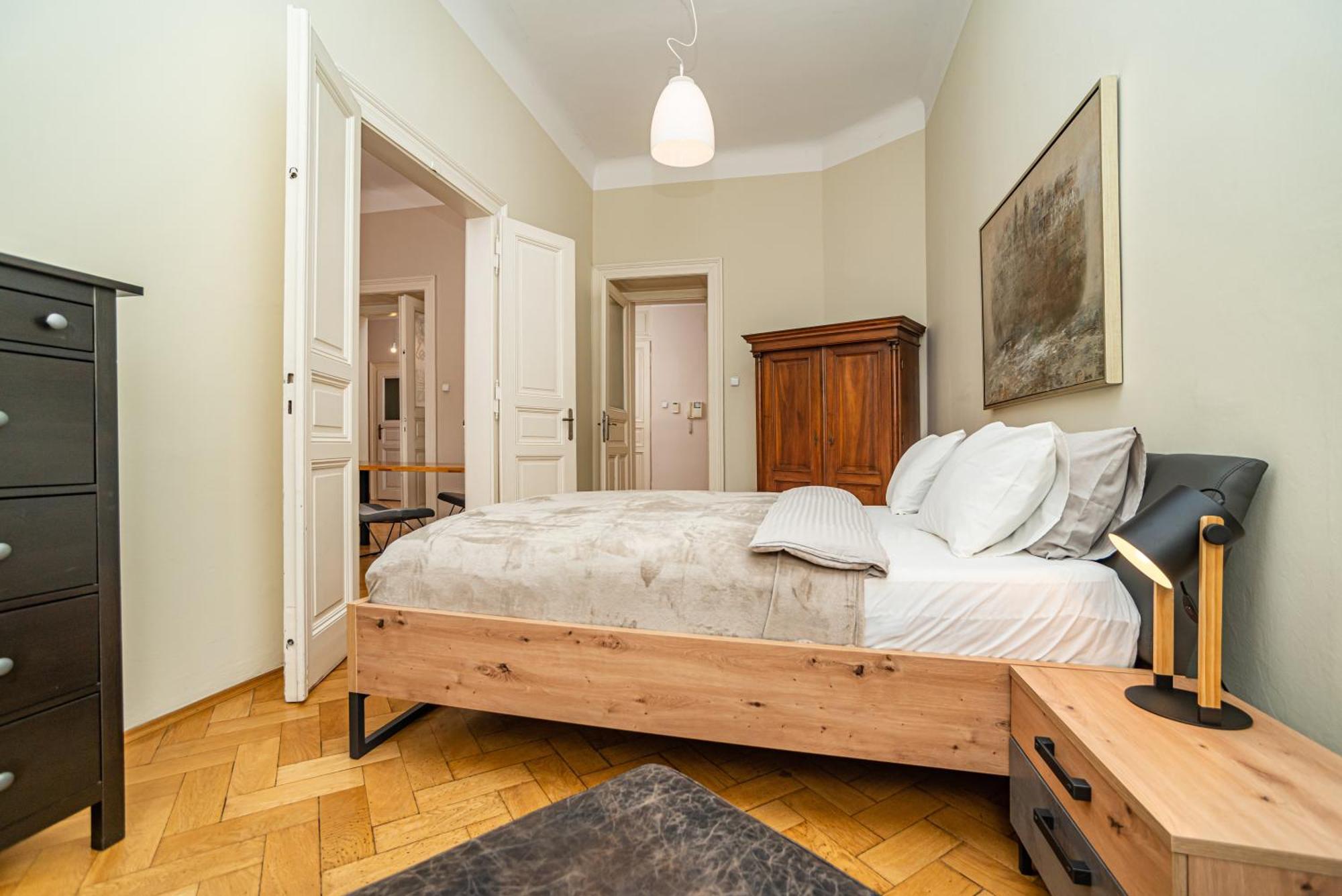 Large And Modern Apartment In The Heart Of Praag Buitenkant foto