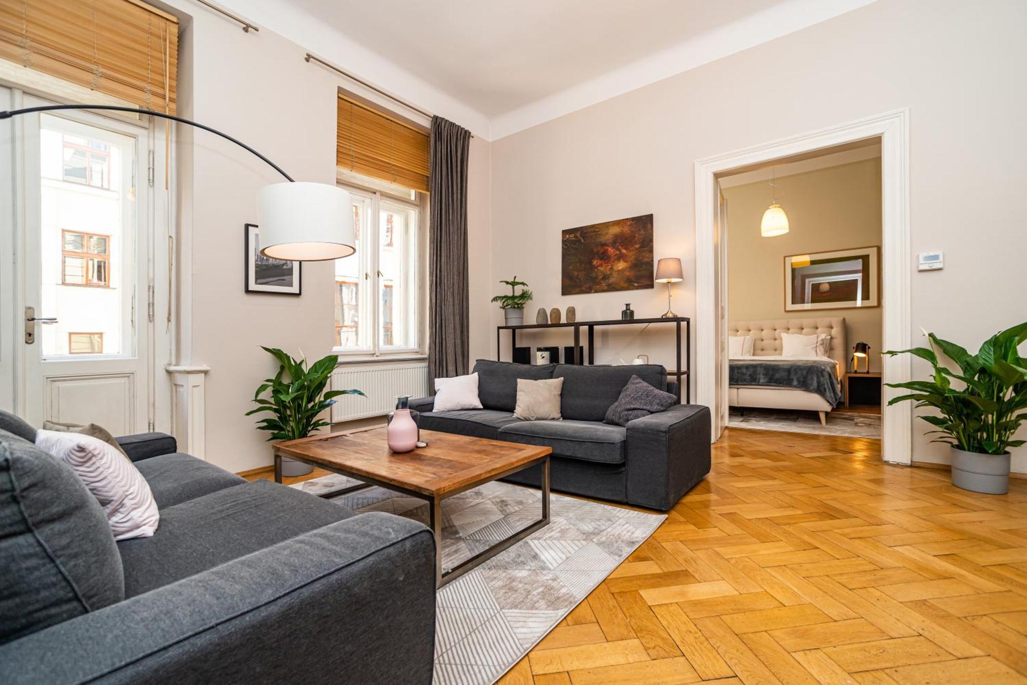 Large And Modern Apartment In The Heart Of Praag Buitenkant foto
