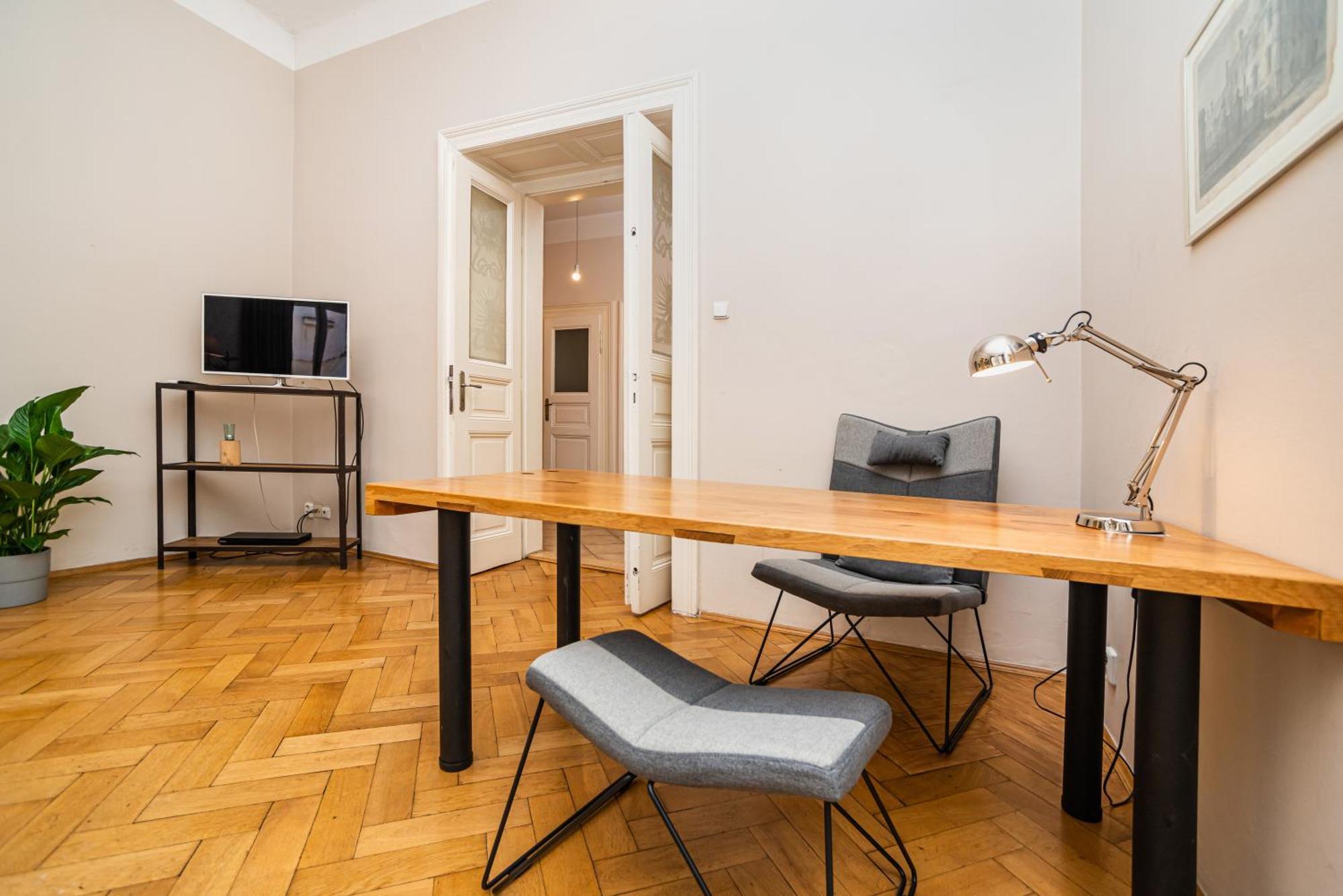 Large And Modern Apartment In The Heart Of Praag Buitenkant foto