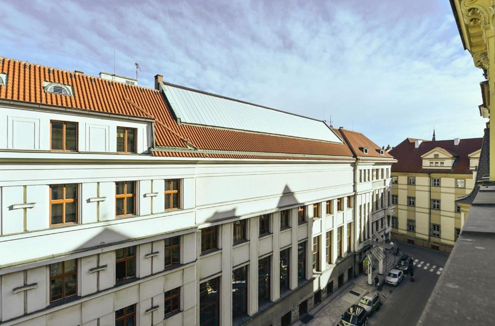 Large And Modern Apartment In The Heart Of Praag Buitenkant foto