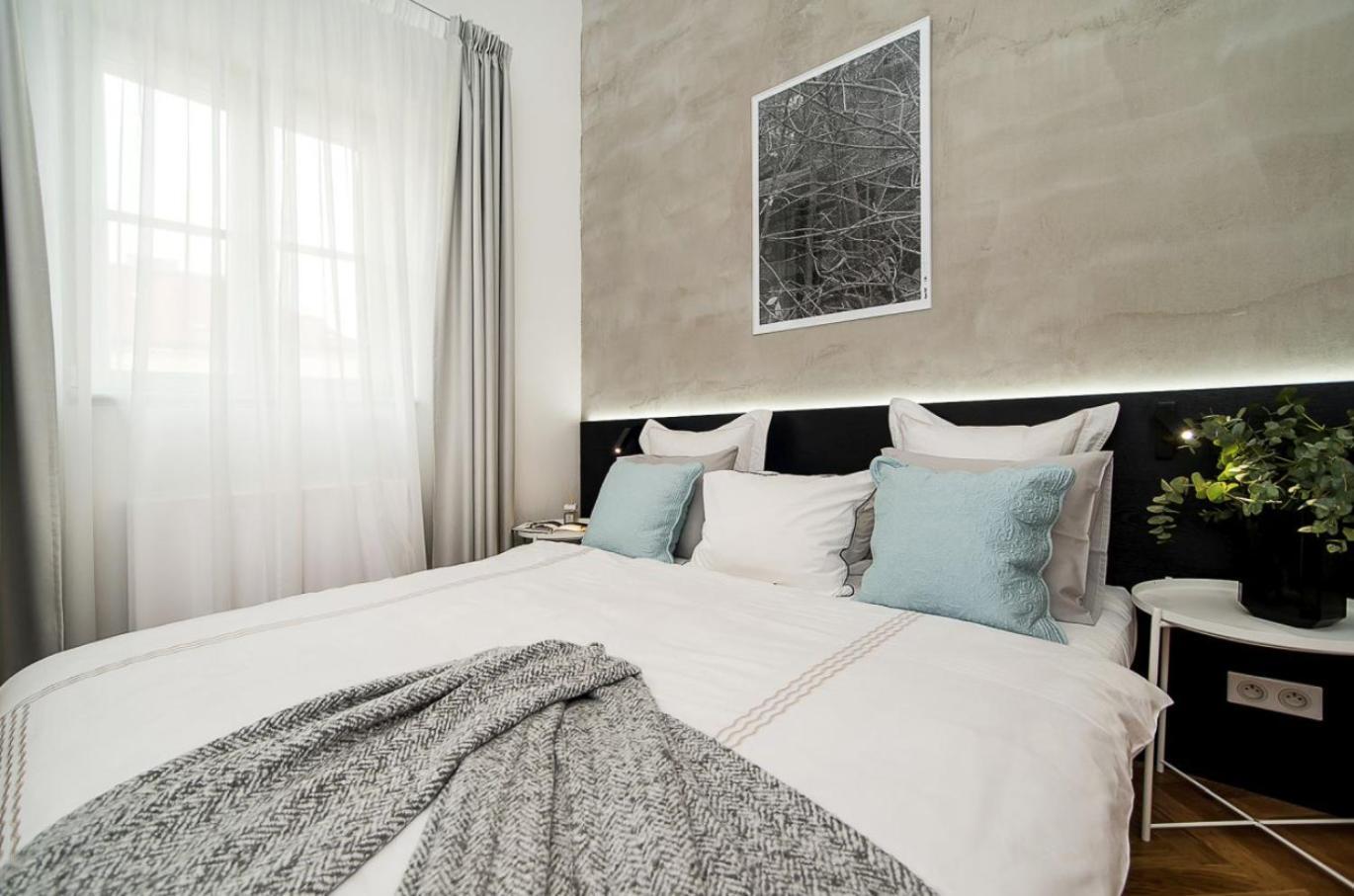 Large And Modern Apartment In The Heart Of Praag Buitenkant foto