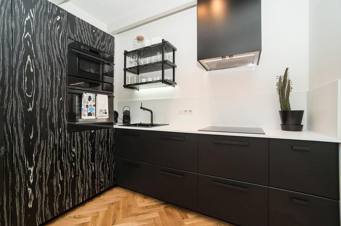 Large And Modern Apartment In The Heart Of Praag Buitenkant foto