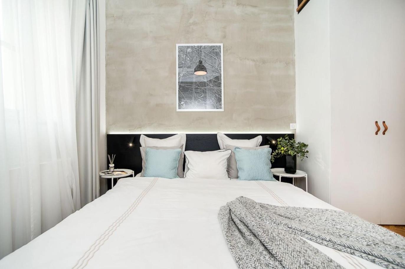 Large And Modern Apartment In The Heart Of Praag Buitenkant foto