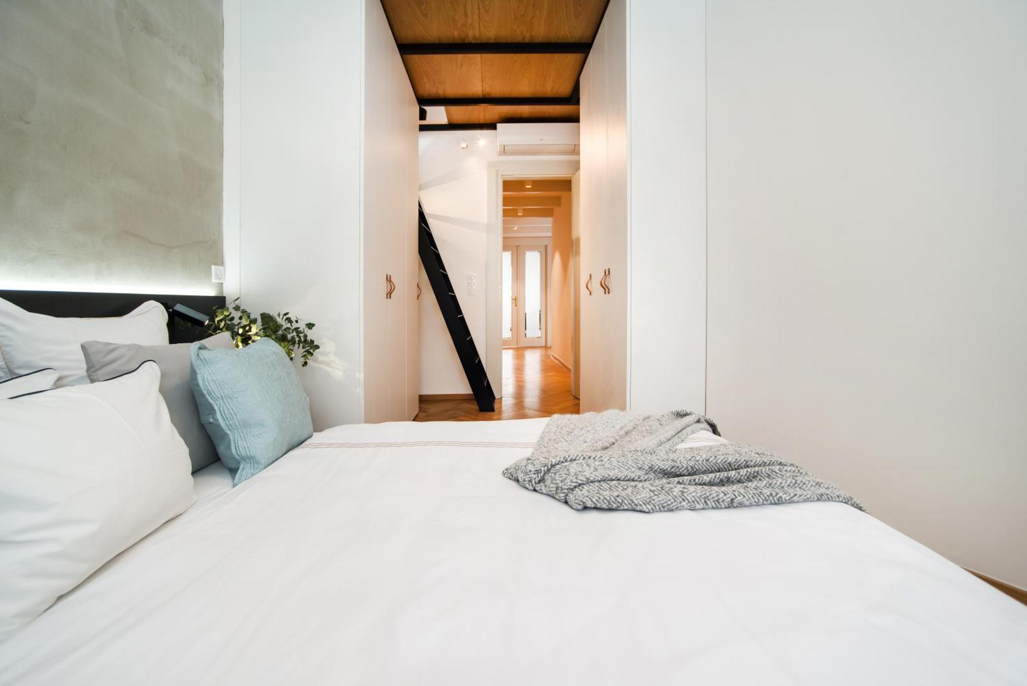 Large And Modern Apartment In The Heart Of Praag Buitenkant foto