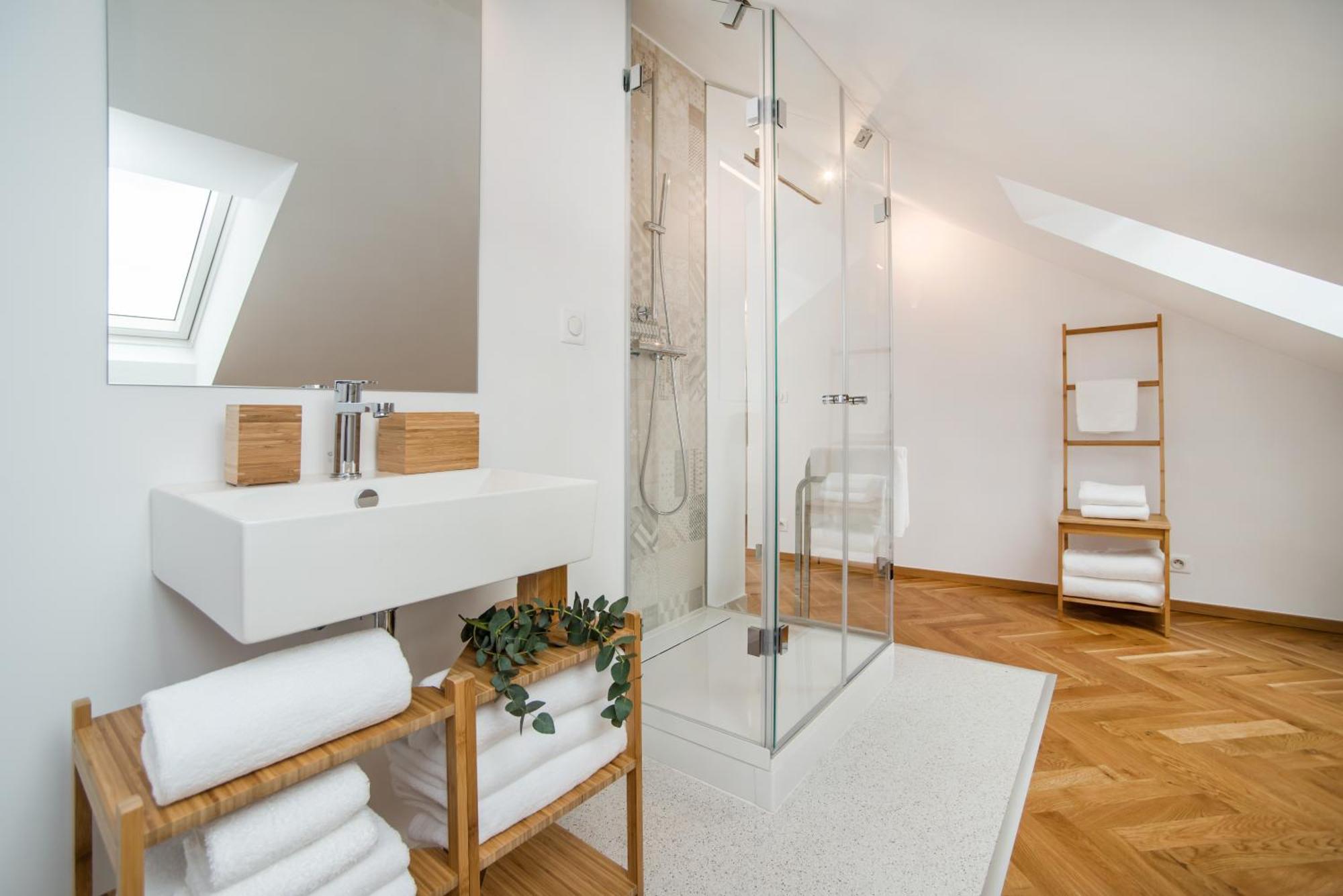 Large And Modern Apartment In The Heart Of Praag Buitenkant foto