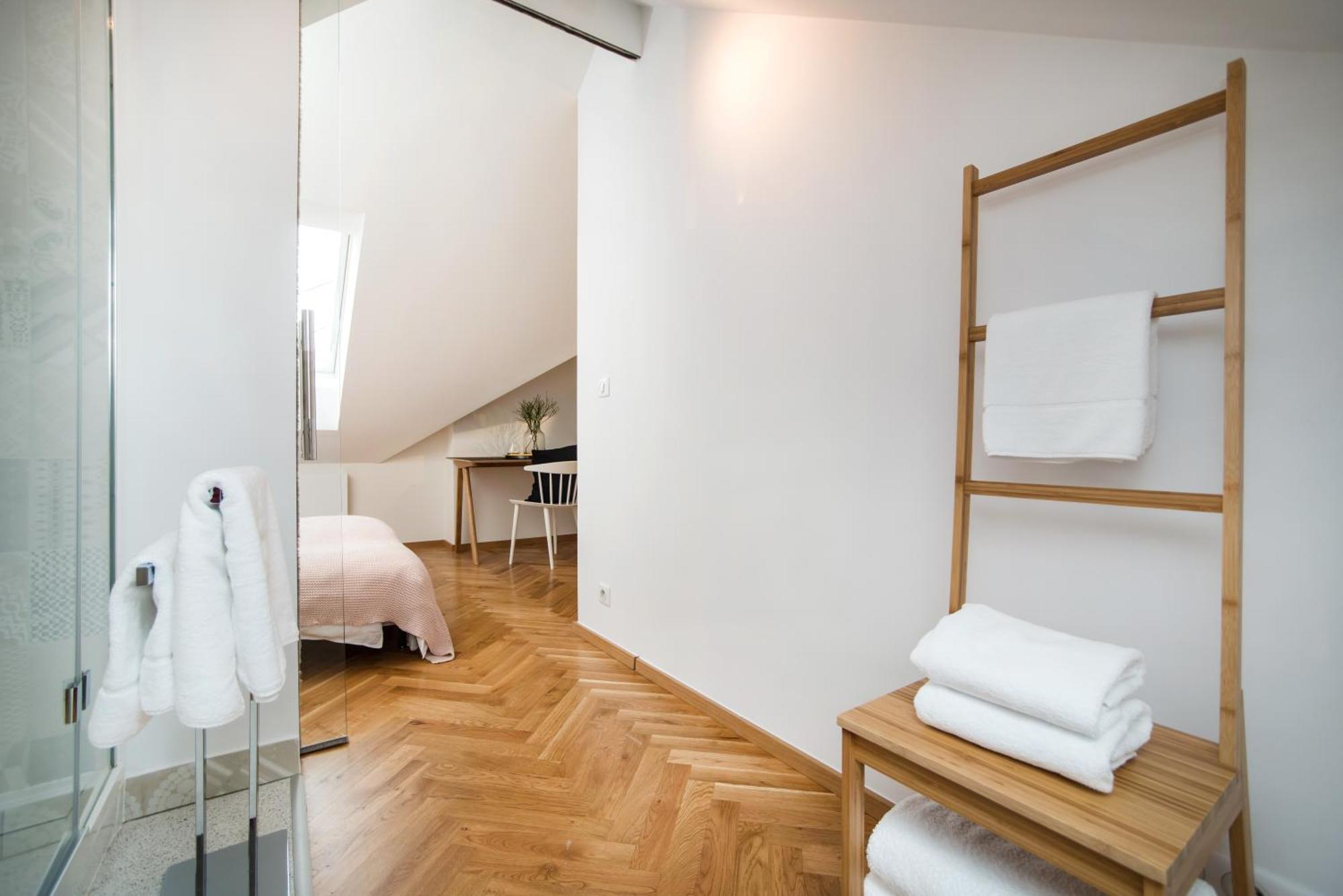 Large And Modern Apartment In The Heart Of Praag Buitenkant foto