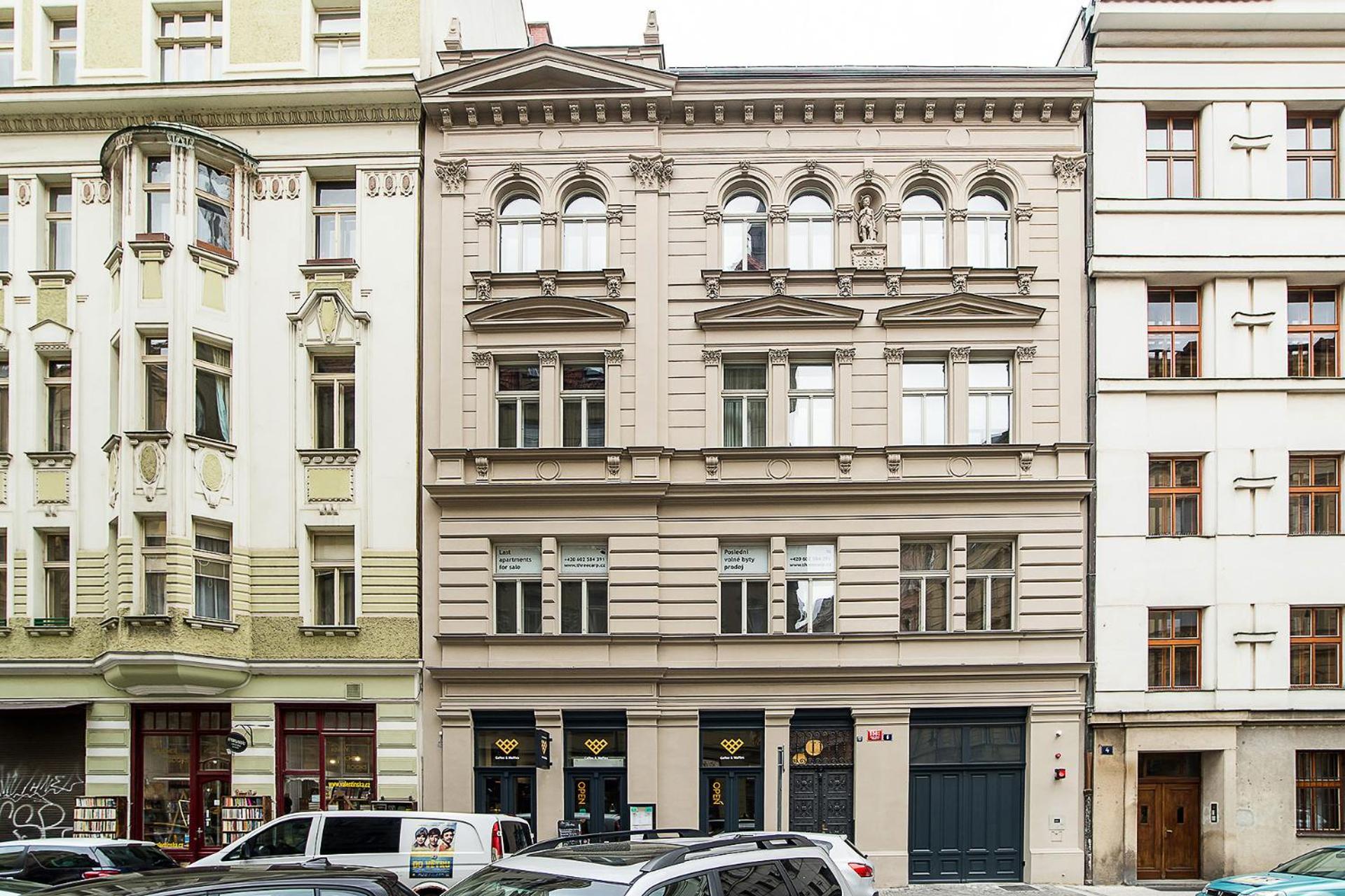 Large And Modern Apartment In The Heart Of Praag Buitenkant foto