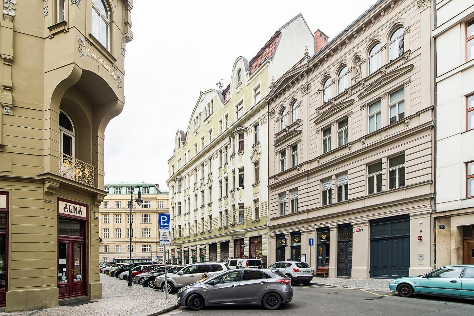 Large And Modern Apartment In The Heart Of Praag Buitenkant foto